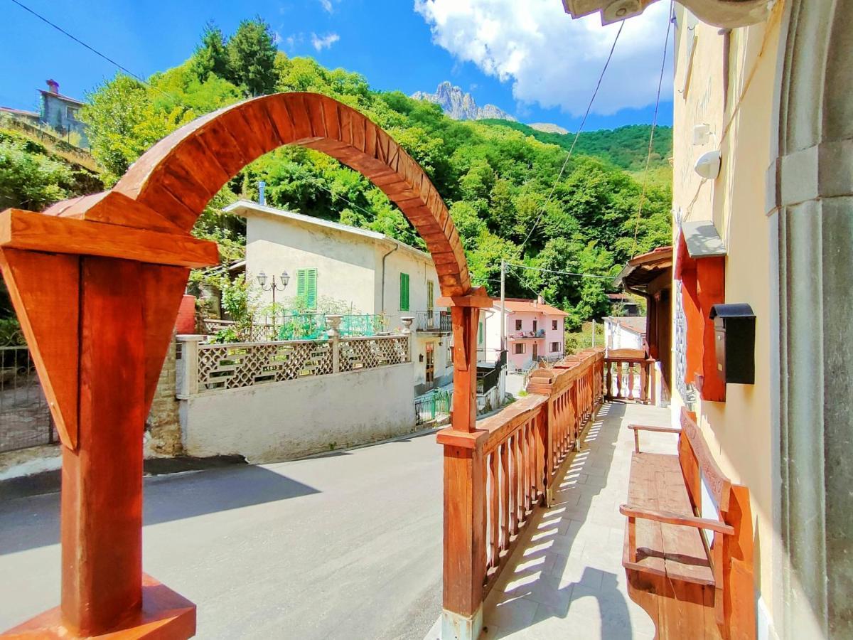 Hotel Palazzo Del Doma - Lake Vagli Vagli di Sotto ภายนอก รูปภาพ