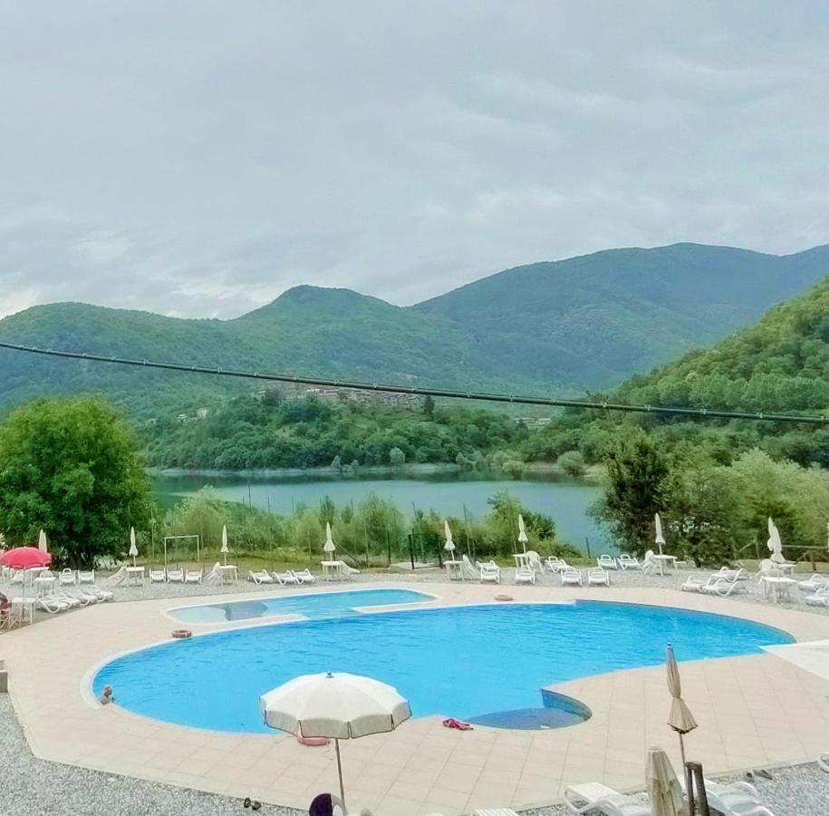 Hotel Palazzo Del Doma - Lake Vagli Vagli di Sotto ภายนอก รูปภาพ