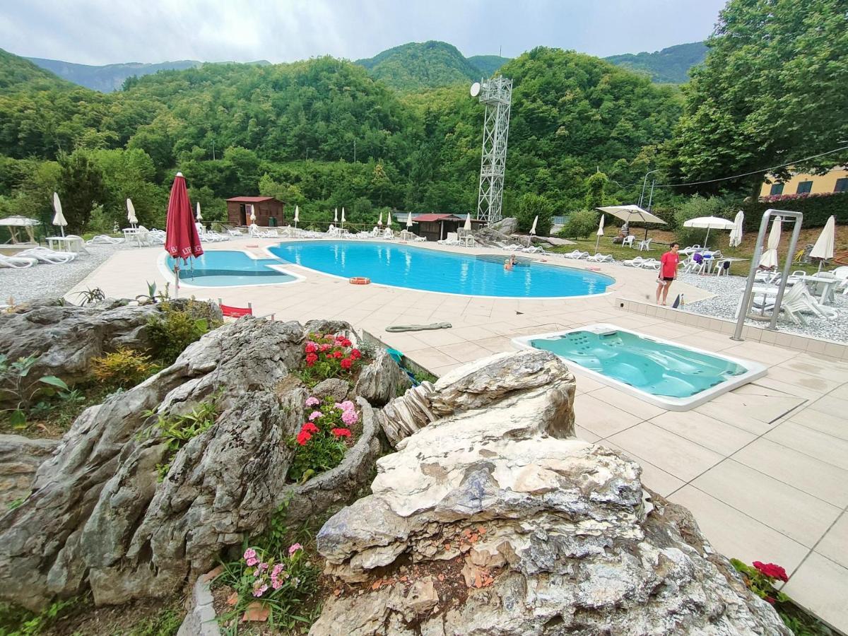 Hotel Palazzo Del Doma - Lake Vagli Vagli di Sotto ภายนอก รูปภาพ
