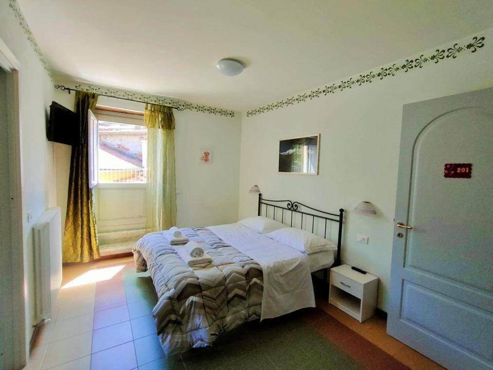 Hotel Palazzo Del Doma - Lake Vagli Vagli di Sotto ภายนอก รูปภาพ