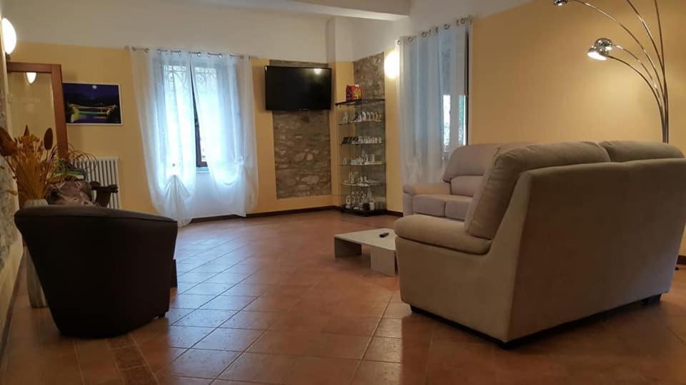 Hotel Palazzo Del Doma - Lake Vagli Vagli di Sotto ภายนอก รูปภาพ